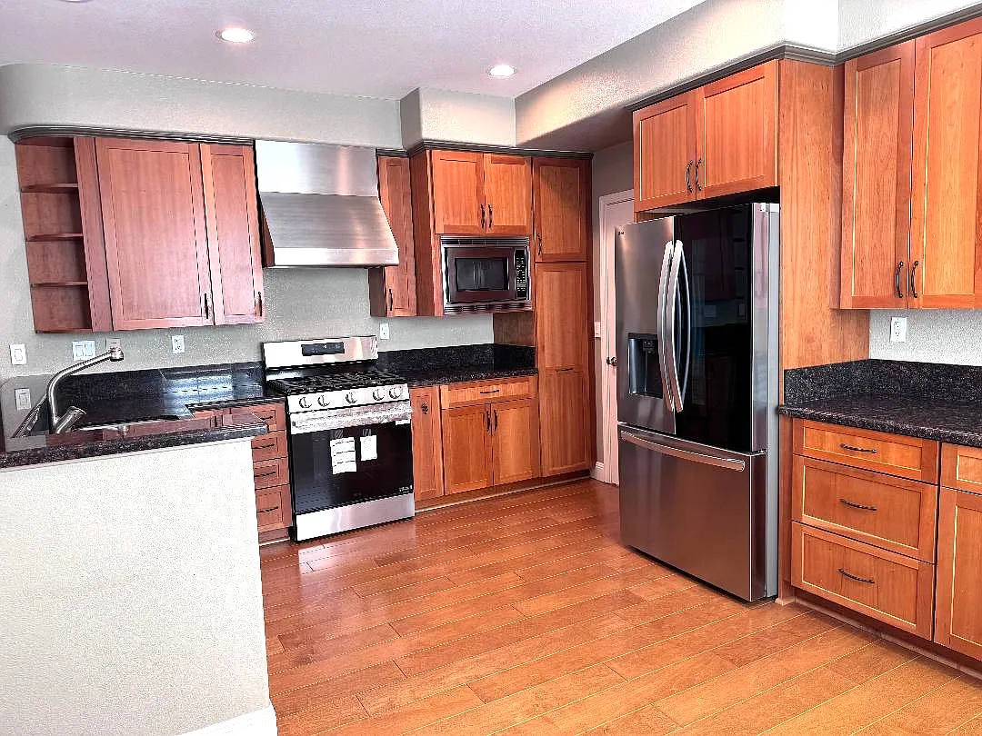 4 bed, 2.5 bath, 2337 sqft, $4,950 — Photo 3