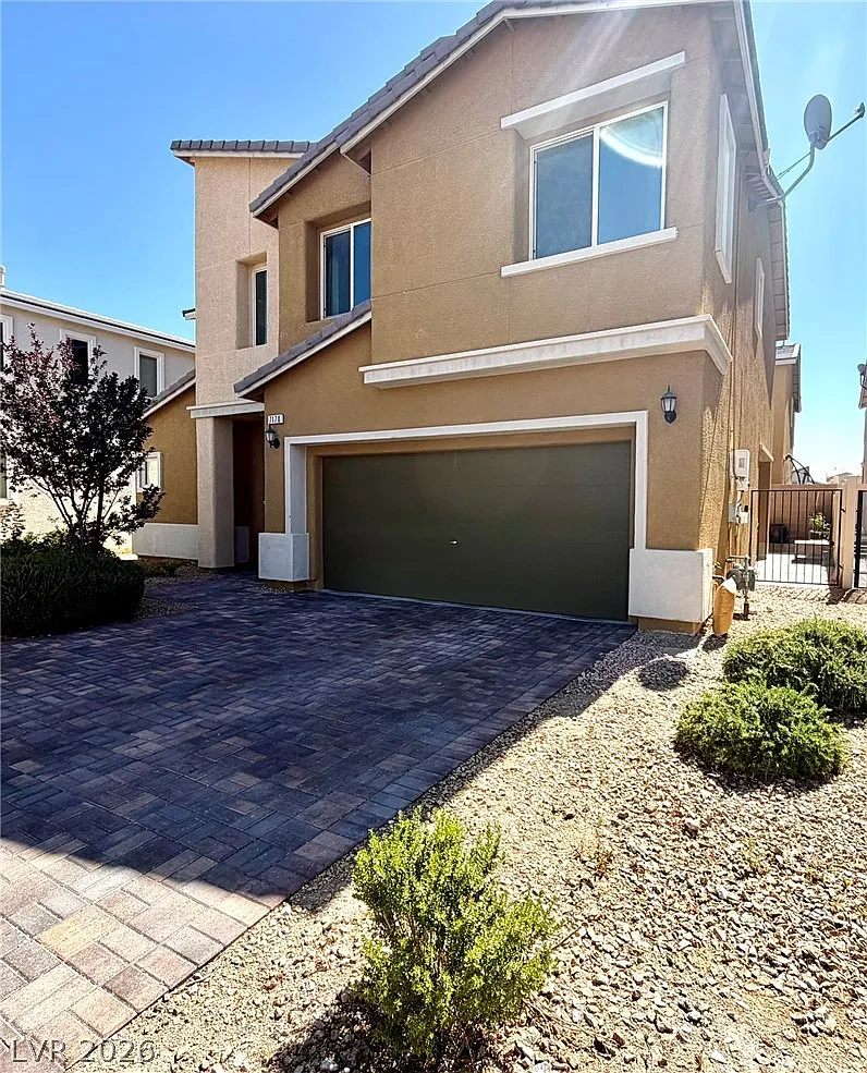 3 bed, 2.5 bath, 2053 sqft, $2,375 — Photo 2