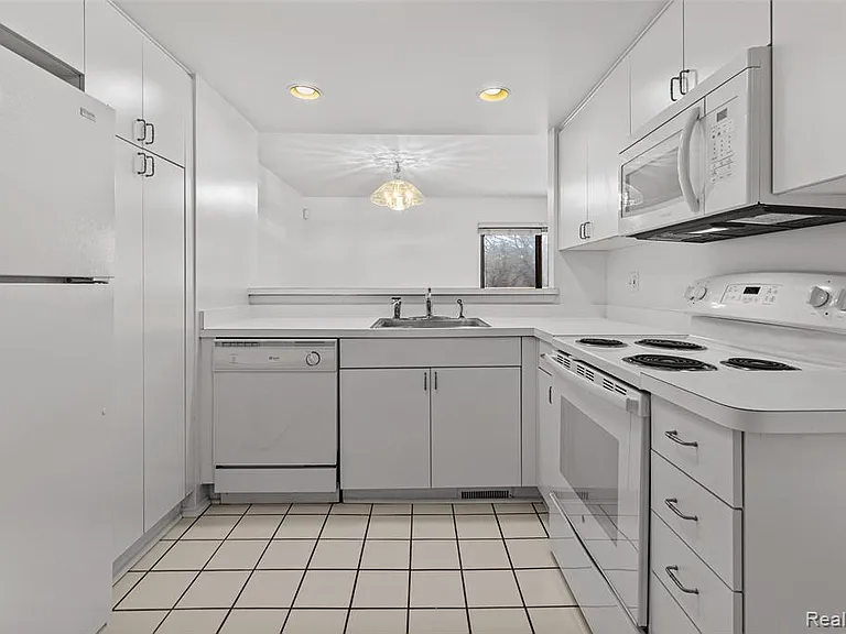 5611 Drake Hollow Dr W — Photo 4