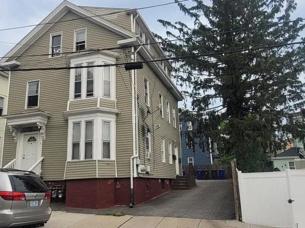 9 Erastus St #2F, Providence, RI 02909