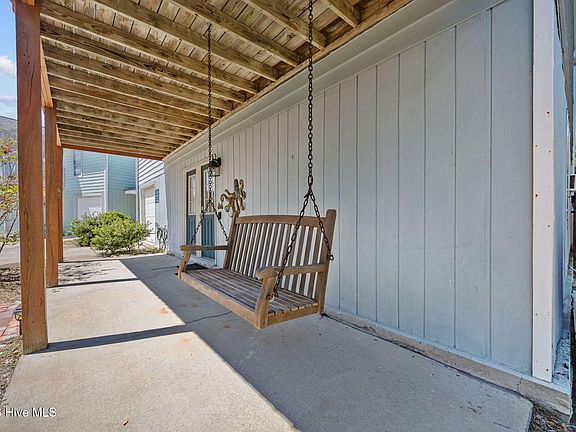4th image of 210 Bayview Drive
