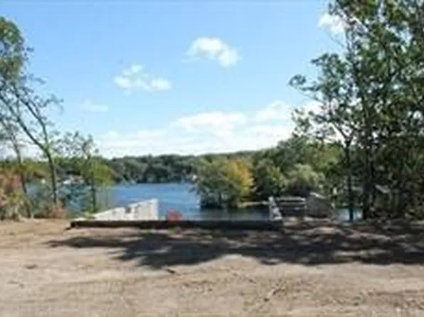 133 Lakeshore Dr, Blackstone, MA 01504