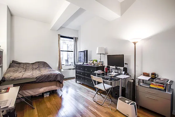 Rented by Keller Williams NYC | media 52