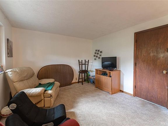 5th image of 330 Capri Pl