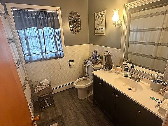 4th image of 207 E 12th St