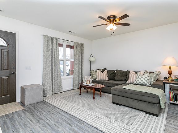 3rd image of 511 E Southgate St