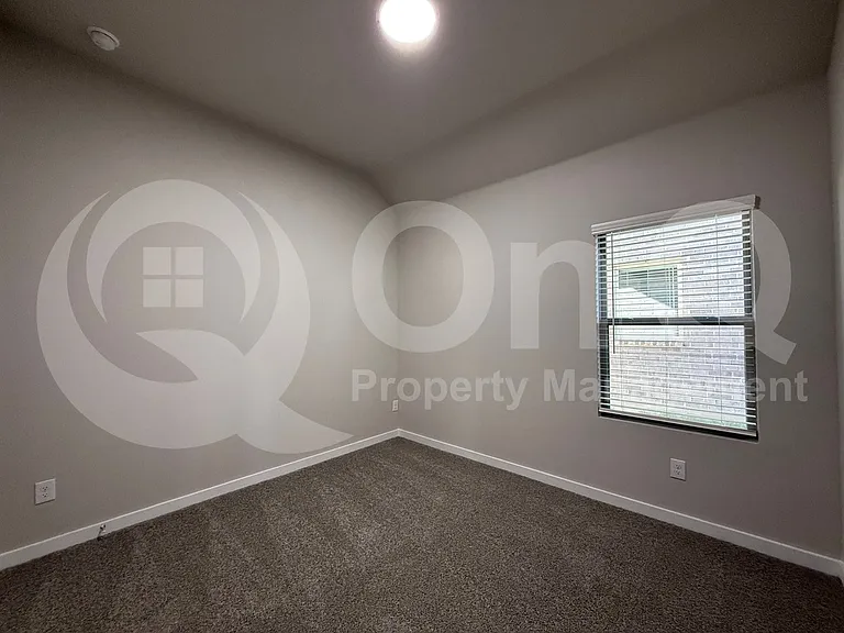 1004 Knox River Dr — Photo 19