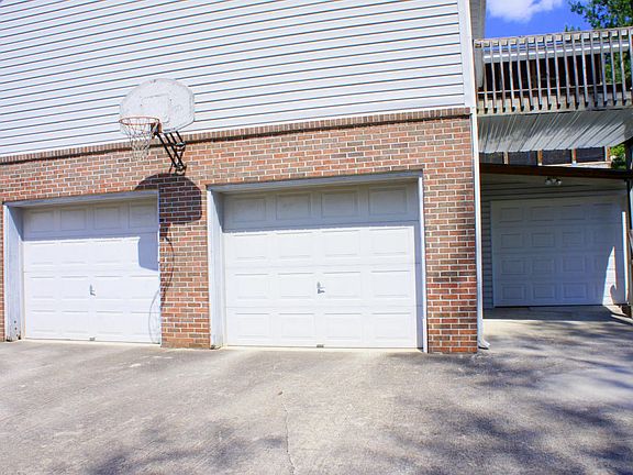 2nd image of 4532 Cobblestone Cir