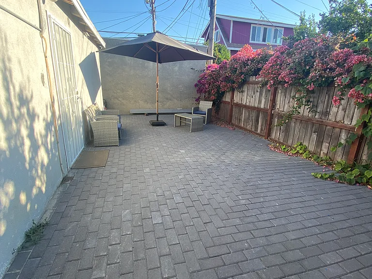 Encosed backyard - private