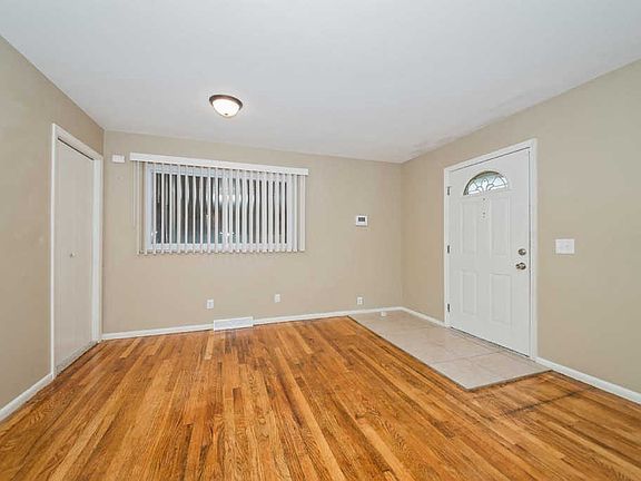 2nd image of 2583 Royal Glen Dr