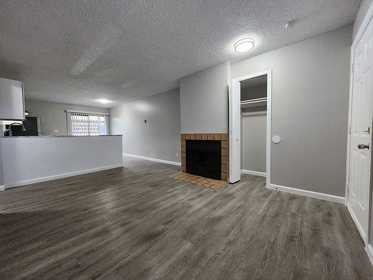 2922 Straus Ln #B — Photo 8