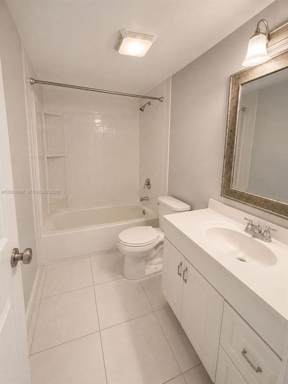 128 S Cypress Rd #816, photo 7