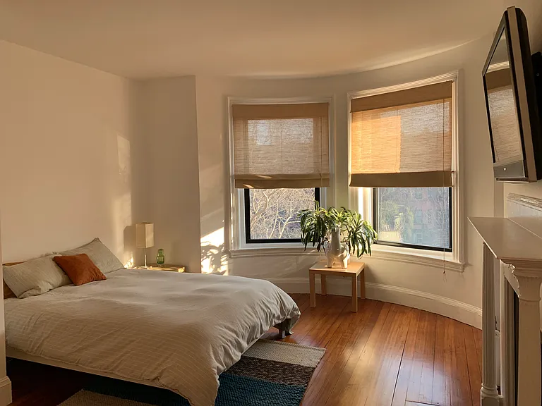 1064 Beacon St #9 — Photo 2