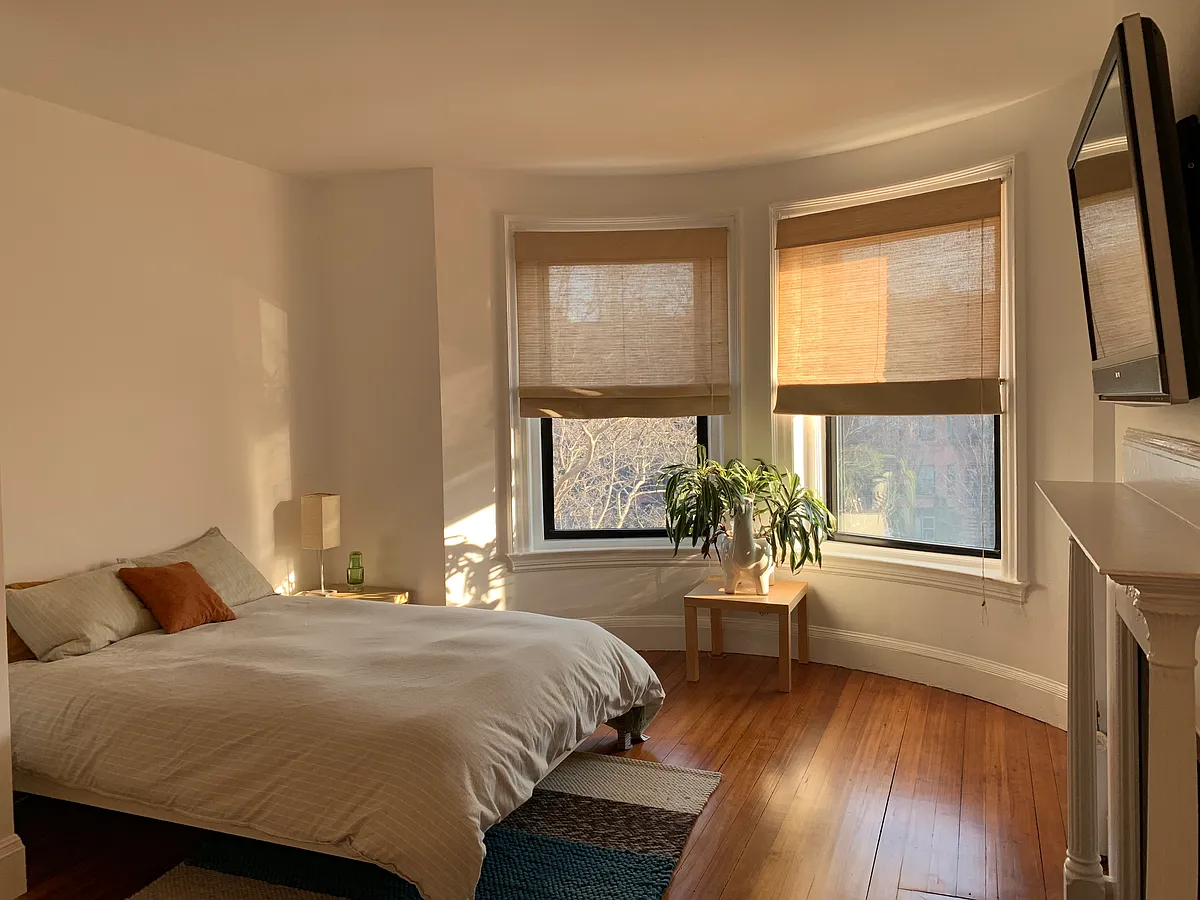 Building Photo - 1064 Beacon St #9