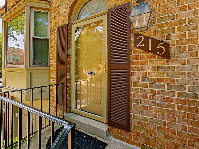 215 Lynn Manor Dr — Photo 5
