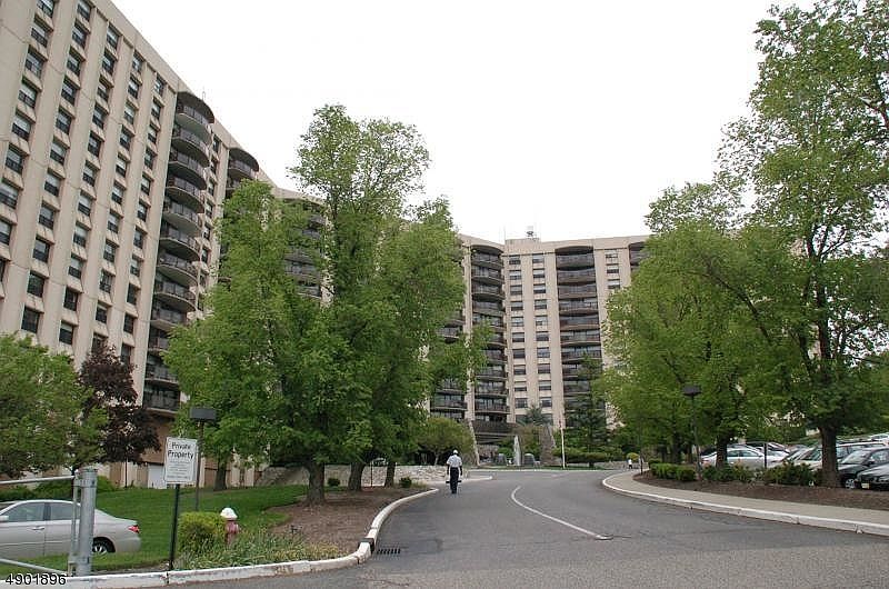 1st image of 2 Claridge Dr.-4IW #4IW