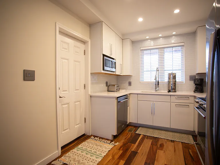 2404 E Cumberland St — Photo 4