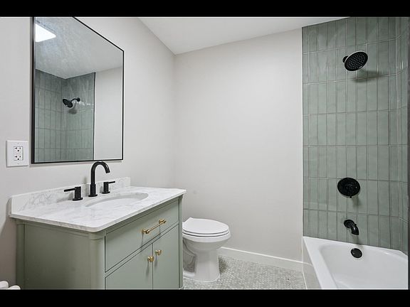 2nd image of 27 W 45th St Floor 2