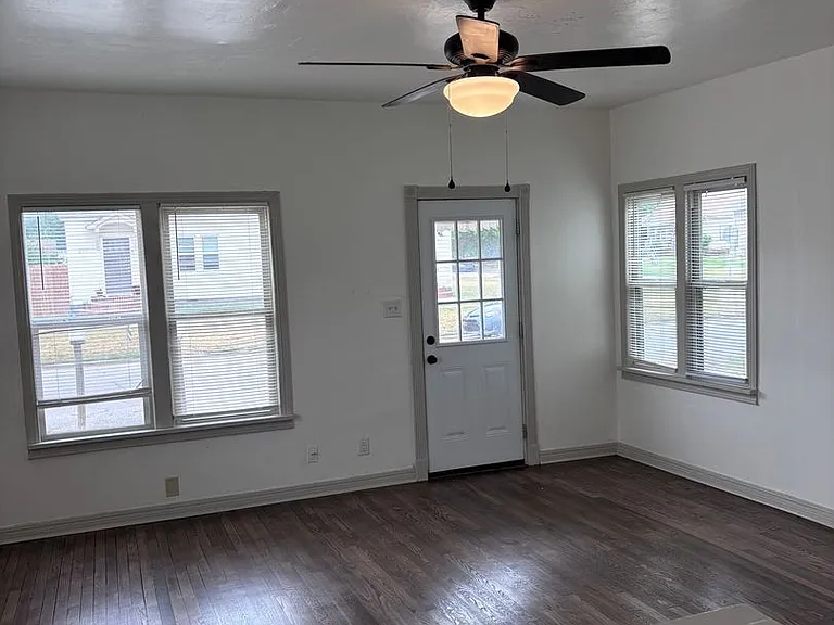 218 S Moore Ave — Photo 7