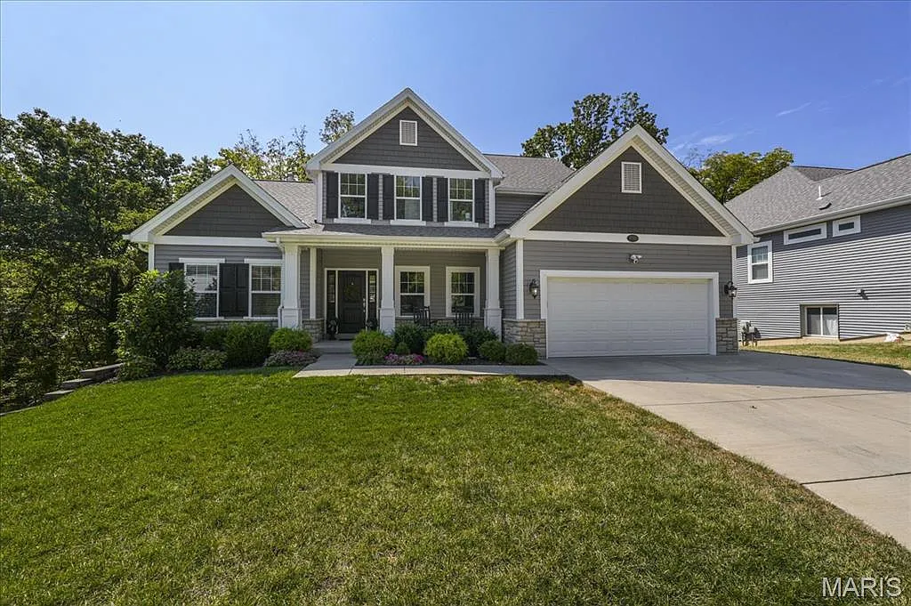 656 Clear Brook Dr photo 1