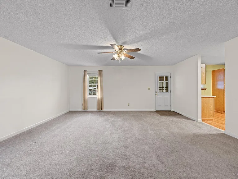 122 Beach Dr — Photo 6