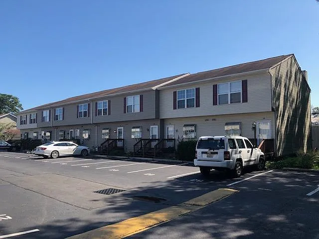 2 bed, 2.5 bath, 1200 sqft, $2,000 — Photo 2