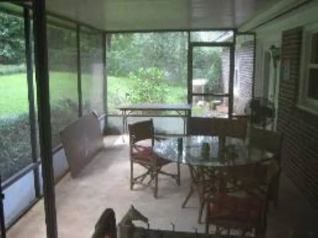 1116 Rosewood Dr — Photo 4