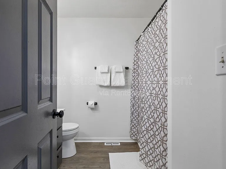 321 W South Ave — Photo 48