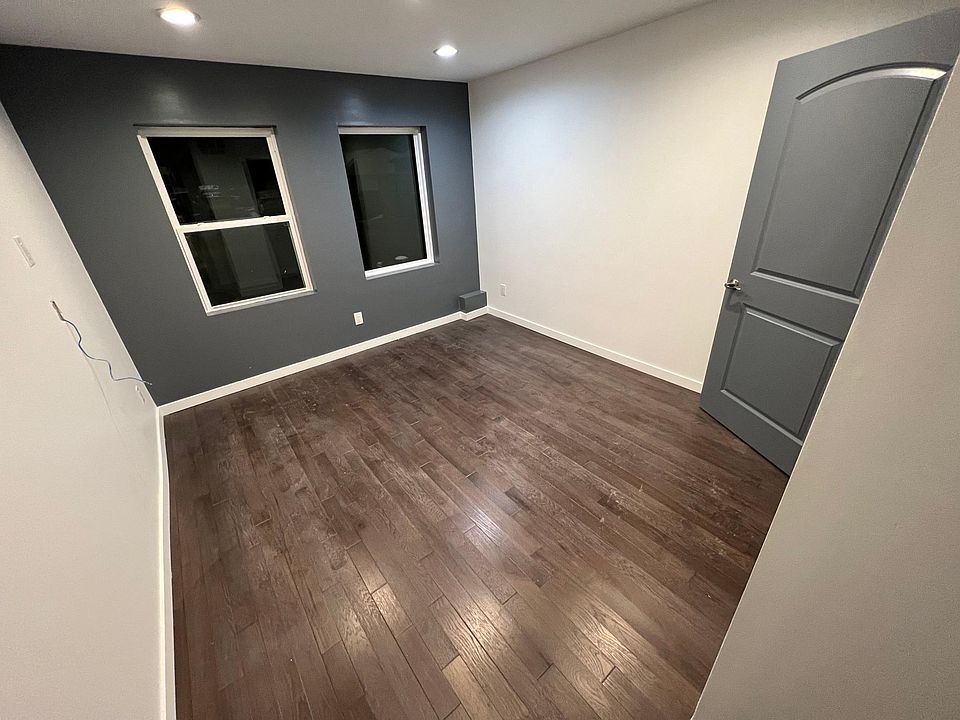 2nd image of 898 Franklin Ave APT B