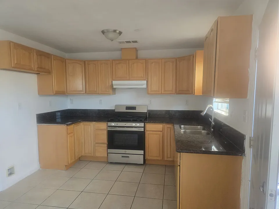 414 E Locust St #B