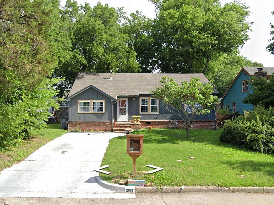 1st image of 2807 E 1st St S