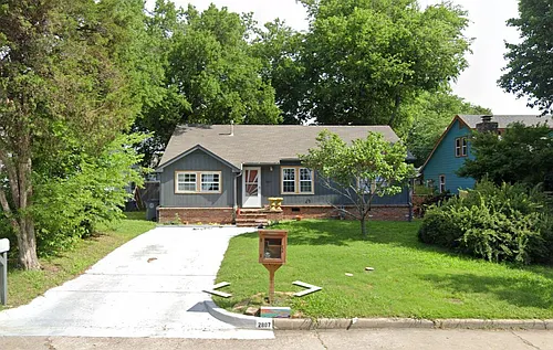2807 E 1st St S Photo 1