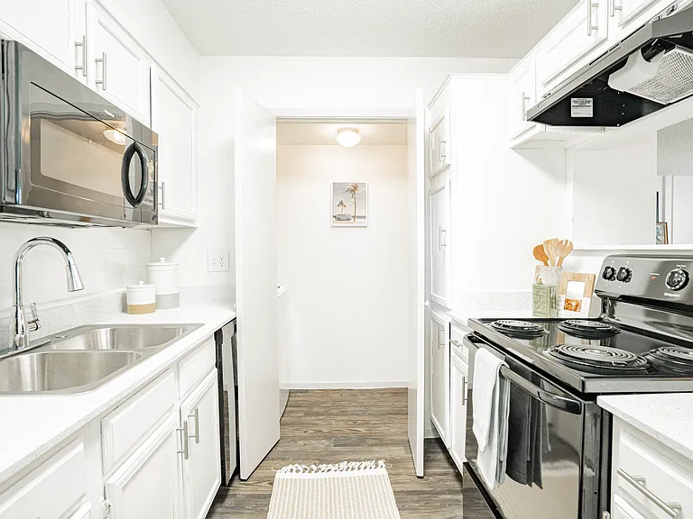 Riverwalk Apartments — Photo 7