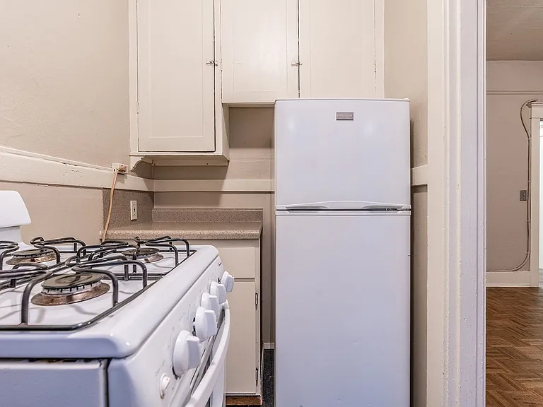 El Mondo Apartments — Photo 11