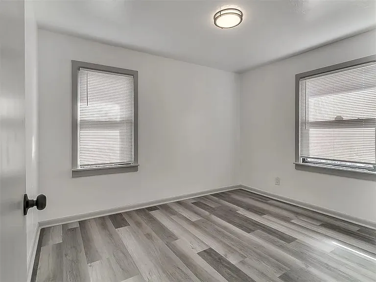 3345 NE 13th St — Photo 13