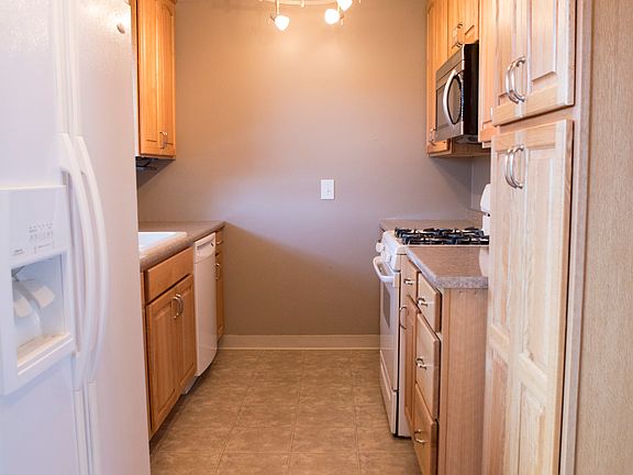 5th image of 2940 Stinson Ave