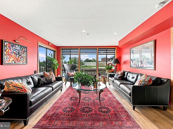 4th image of 1960 Superfine Ln APT 82