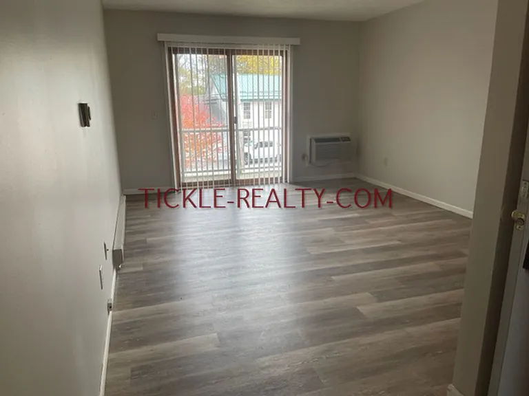 1868 Livingston Rd — Photo 3