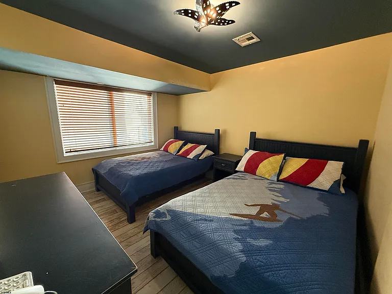 119 S Sacramento Ave — Photo 16