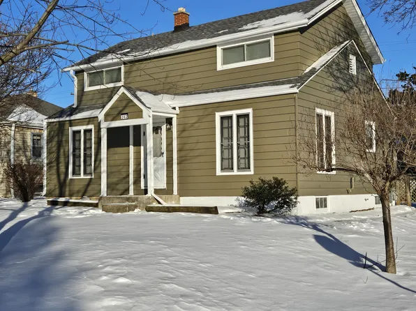 302 N 110th St, Wauwatosa, WI 53226