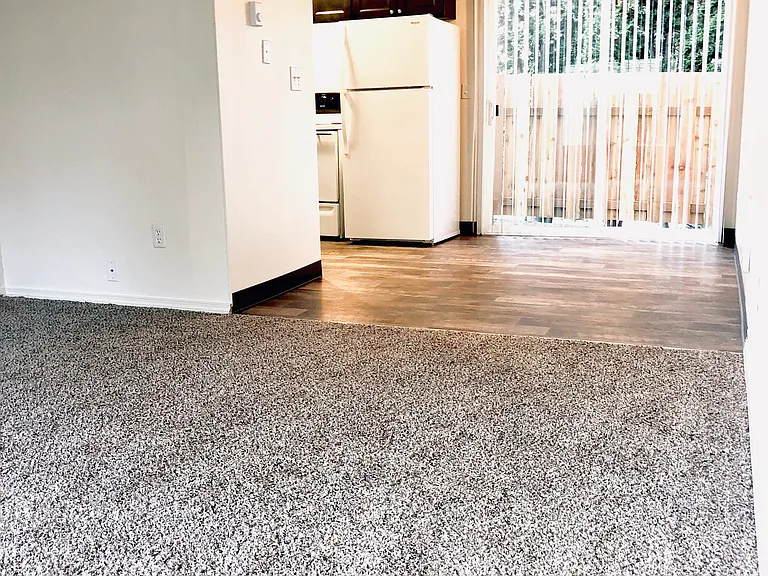 The Oaks Apartments — Photo 33