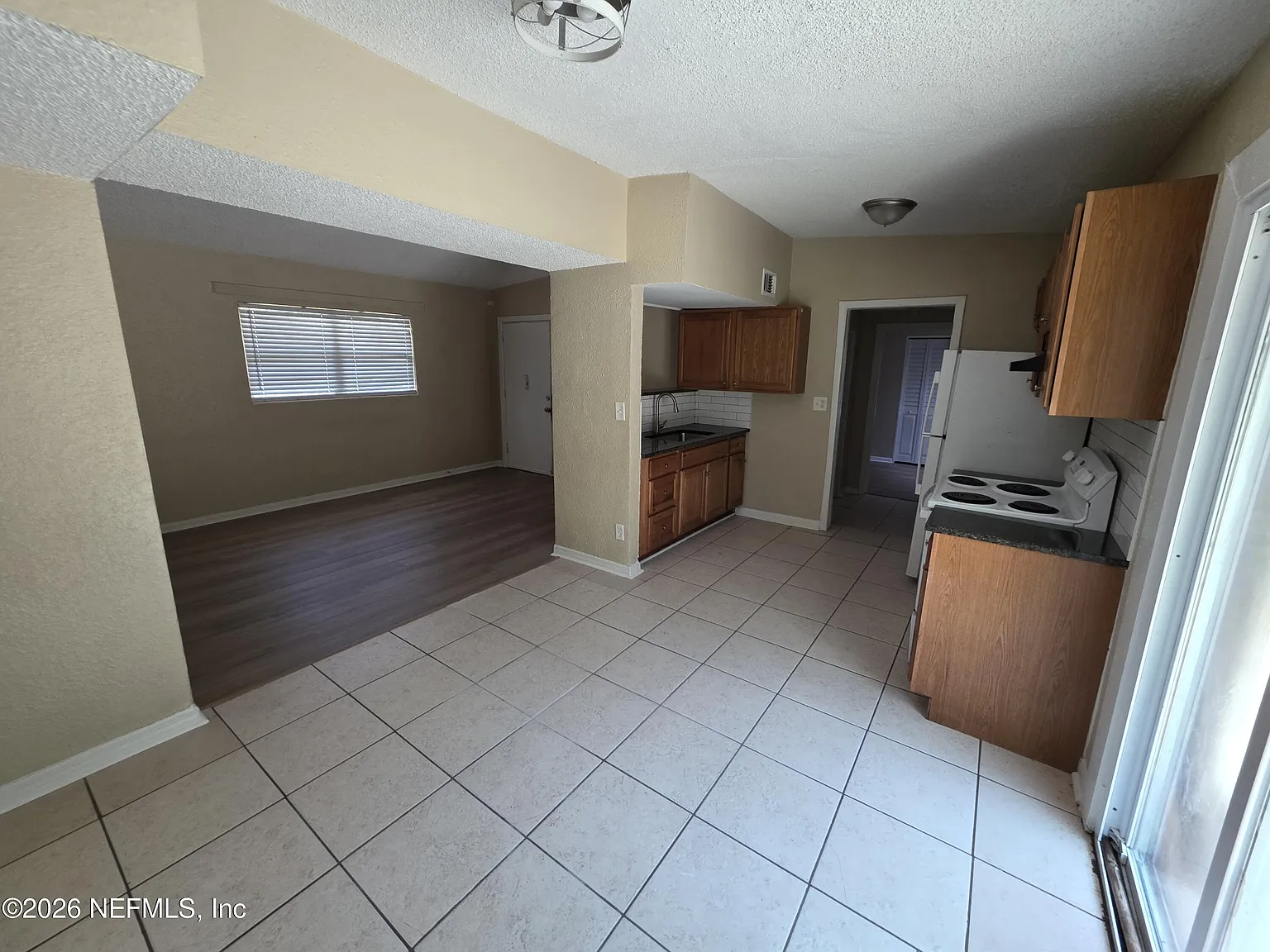 4 bed, 1.0 bath, 1278 sqft, $1,500 — Photo 3
