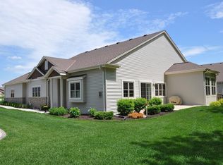 1114 Black Bear Dr, Mukwonago, WI 53149