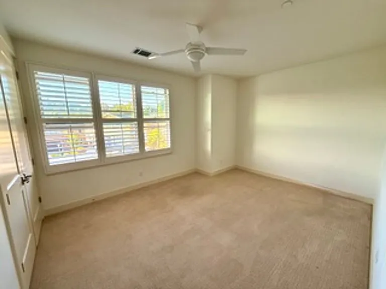 912 Lundy Ln — Photo 6