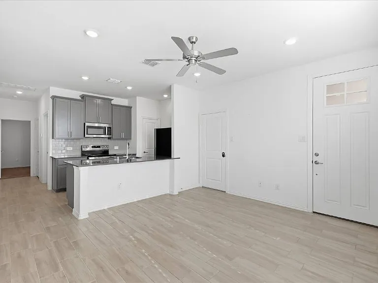 8316 Catalpa Ln — Photo 10