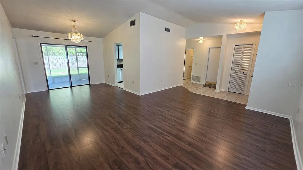 4 bed, 2.0 bath, 1902 sqft, $2,200 — Photo 4