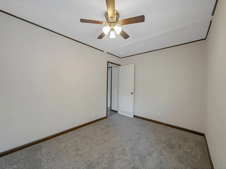 483 Howard St — Photo 14