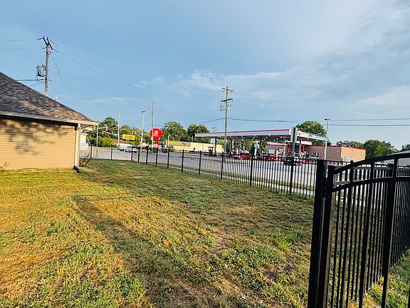 5th image of 2440 Hulman St