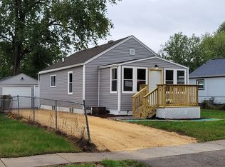 925 Kingsley Dr, Machesney Park, IL 61115