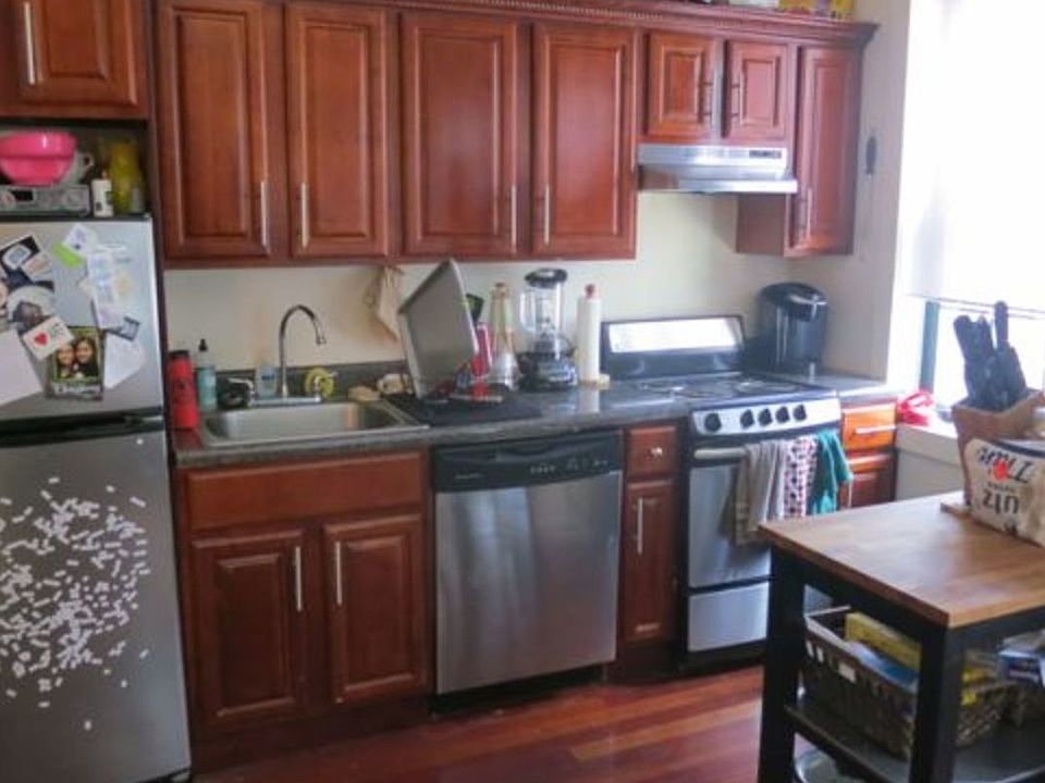2nd image of 184 Jefferson Ave #1F